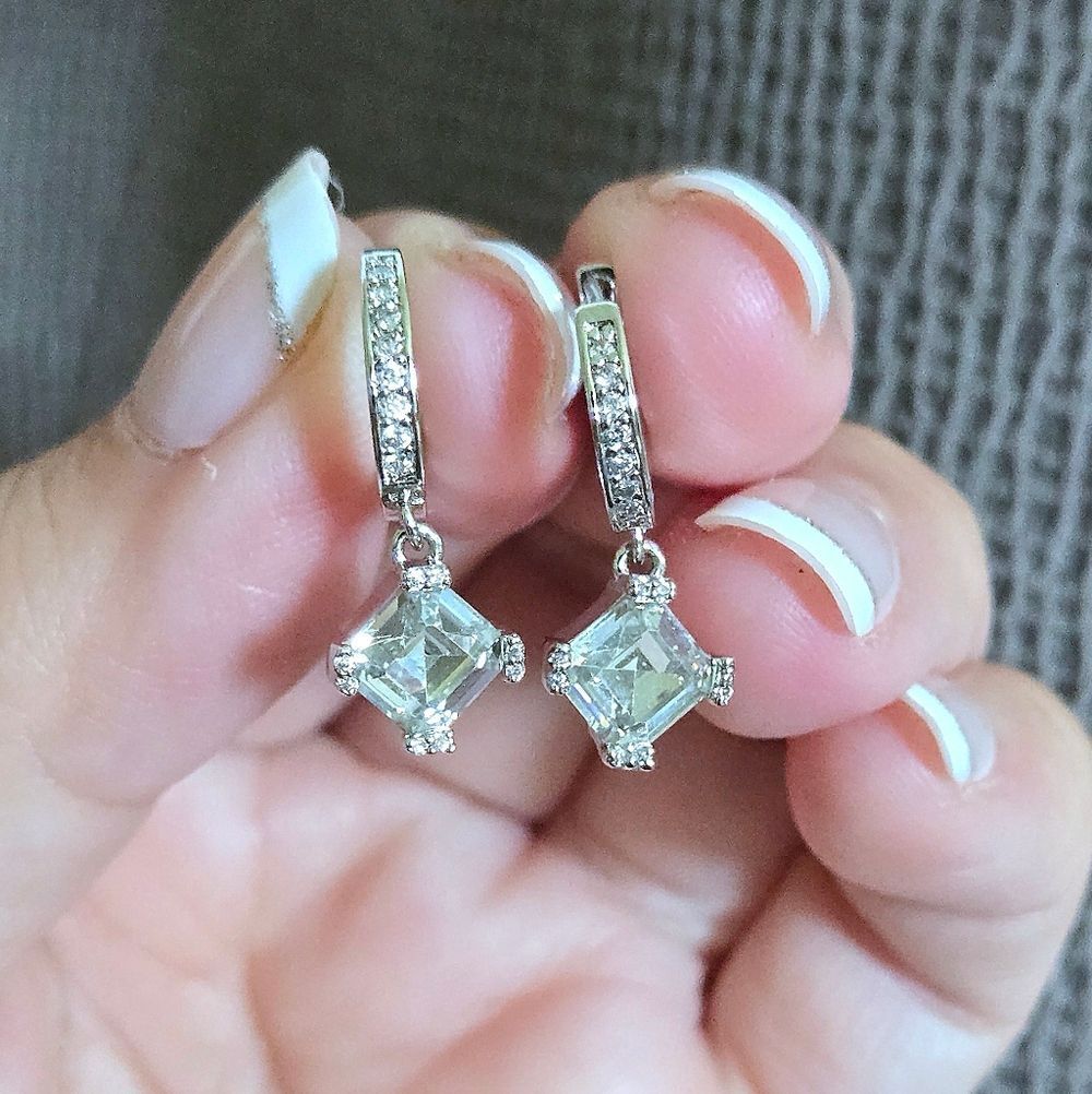 Kate Spade♠️ Silver🤍 "Dazzle"✨️ Huggie🤗 Hoop Earrings - NIB